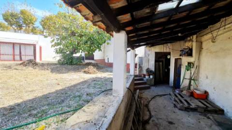 Moradia T6, lote 915m2, próxima da praia, na Parede, Cascais