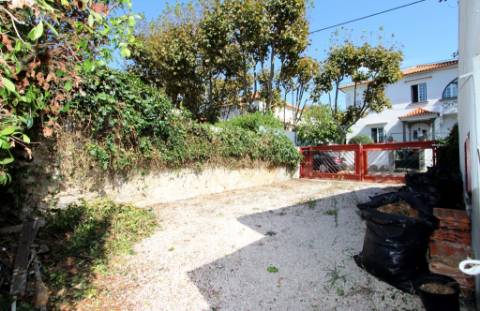 Moradia T6, lote 915m2, próxima da praia, na Parede, Cascais