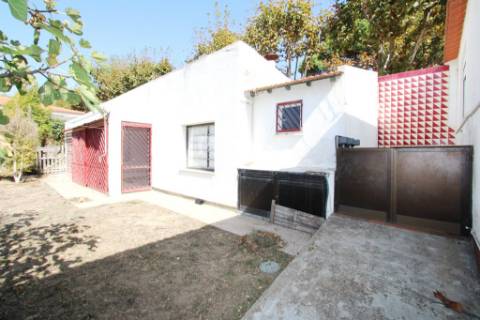 Moradia T6, lote 915m2, próxima da praia, na Parede, Cascais