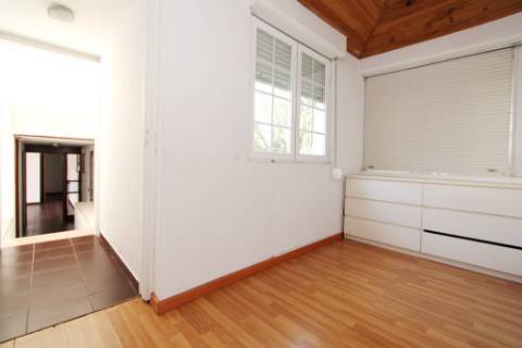 Moradia T6, lote 915m2, próxima da praia, na Parede, Cascais