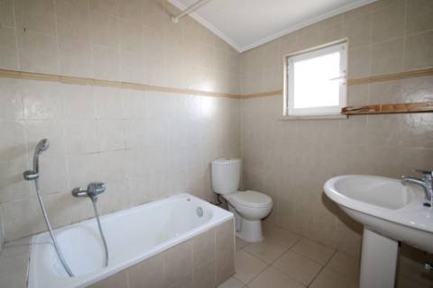 Moradia T6, lote 915m2, próxima da praia, na Parede, Cascais