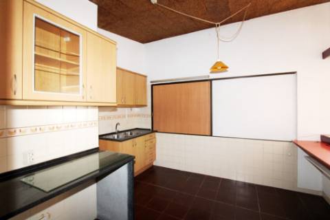 Moradia T6, lote 915m2, próxima da praia, na Parede, Cascais