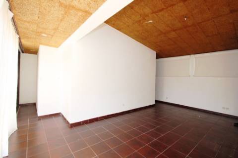 Moradia T6, lote 915m2, próxima da praia, na Parede, Cascais