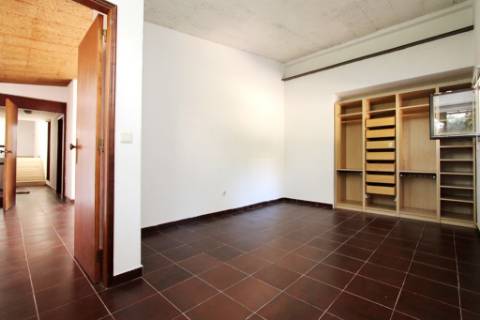 Moradia T6, lote 915m2, próxima da praia, na Parede, Cascais