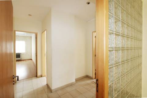 Espaçoso e funcional escritório, com 10 parqueamentos, em Carnaxide, Oeiras
