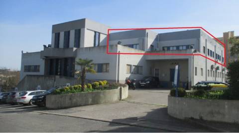 Espaçoso e funcional escritório, com 10 parqueamentos, em Carnaxide, Oeiras
