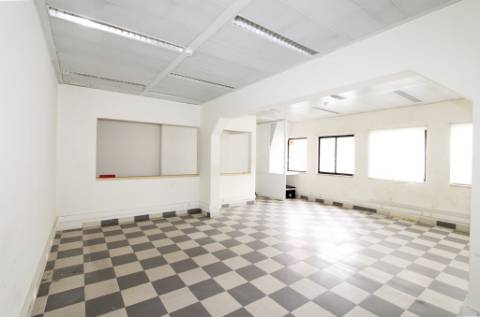 Espaçoso e funcional escritório, com 10 parqueamentos, em Carnaxide, Oeiras
