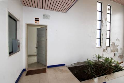 Espaçoso e funcional escritório, com 10 parqueamentos, em Carnaxide, Oeiras
