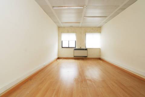 Espaçoso e funcional escritório, com 10 parqueamentos, em Carnaxide, Oeiras
