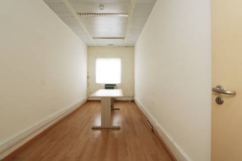 Espaçoso e funcional escritório, com 10 parqueamentos, em Carnaxide, Oeiras
