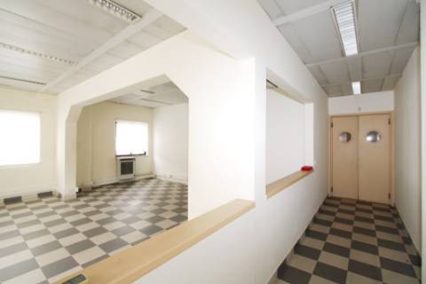 Espaçoso e funcional escritório, com 10 parqueamentos, em Carnaxide, Oeiras
