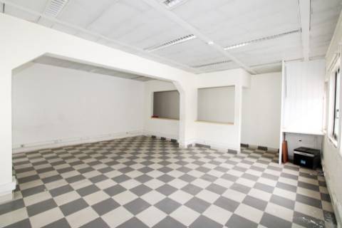 Espaçoso e funcional escritório, com 10 parqueamentos, em Carnaxide, Oeiras
