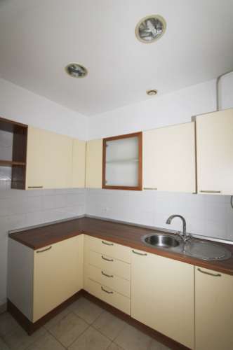 Espaçoso e funcional escritório, com 10 parqueamentos, em Carnaxide, Oeiras
