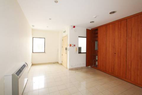 Espaçoso e funcional escritório, com 10 parqueamentos, em Carnaxide, Oeiras
