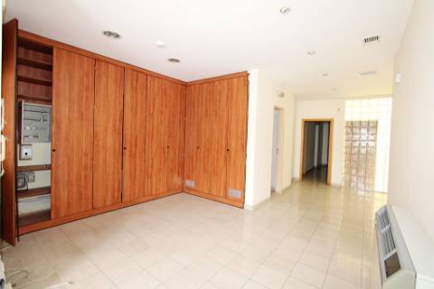 Espaçoso e funcional escritório, com 10 parqueamentos, em Carnaxide, Oeiras
