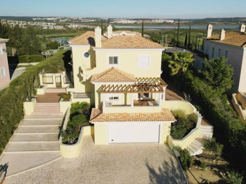 Magnifica moradia T5 na Quinta do Vale Golf Resort, em Castro Marim, Algarve