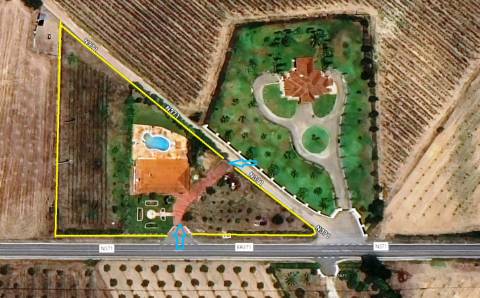 Quinta com moradia T4, piscina com jardim, garagem e vinhas, em Campo Maior