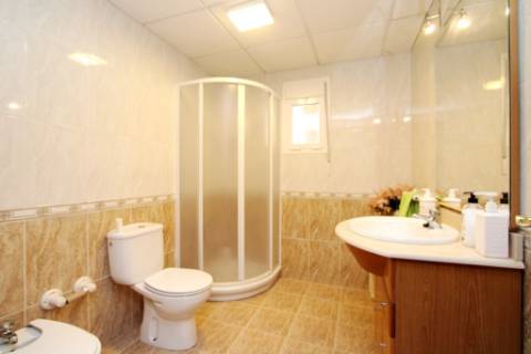 Quinta com moradia T4, piscina com jardim, garagem e vinhas, em Campo Maior