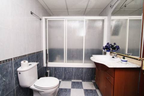 Quinta com moradia T4, piscina com jardim, garagem e vinhas, em Campo Maior