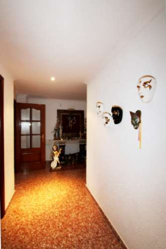 Quinta com moradia T4, piscina com jardim, garagem e vinhas, em Campo Maior