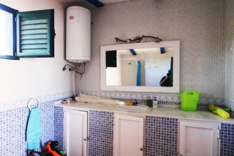 Quinta com moradia T4, piscina com jardim, garagem e vinhas, em Campo Maior