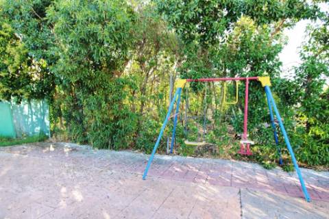 Quinta com moradia T4, piscina com jardim, garagem e vinhas, em Campo Maior