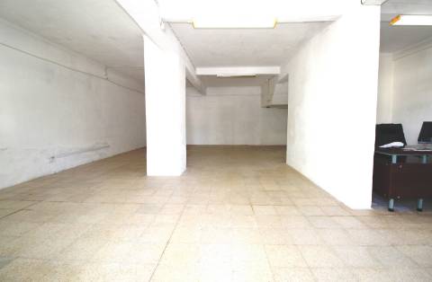 Loja para Arrendamento no Centro do Bom Retiro - 125m² - 650 Euros Mensais