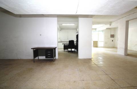 Loja para Arrendamento no Centro do Bom Retiro - 125m² - 650 Euros Mensais