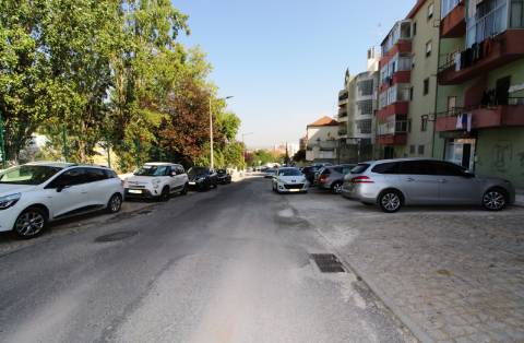 Loja para Arrendamento no Centro do Bom Retiro - 125m² - 650 Euros Mensais