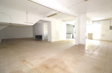 Loja para Arrendamento no Centro do Bom Retiro - 125m² - 650 Euros Mensais