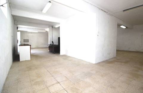 Loja para Arrendamento no Centro do Bom Retiro - 125m² - 650 Euros Mensais
