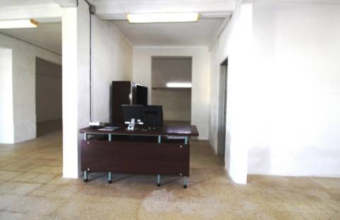 Loja para Arrendamento no Centro do Bom Retiro - 125m² - 650 Euros Mensais