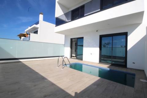 Moradia de Luxo T4 em Tavira - Conforto e Elegância