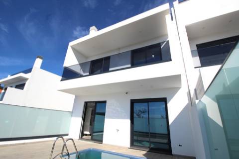 Moradia de Luxo T4 em Tavira - Conforto e Elegância