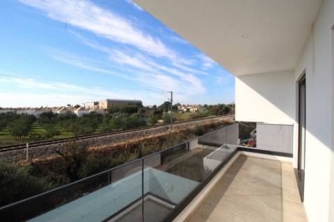 Moradia de Luxo T4 em Tavira - Conforto e Elegância