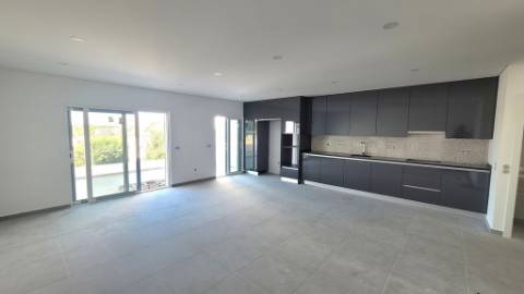 Moradia T3 em Construção em Tavira - Conforto e Modernidade.