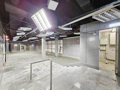 Loja comercial com 230m2 no centro da Malveira, em Mafra