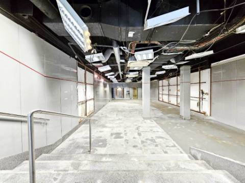 Loja comercial com 230m2 no centro da Malveira, em Mafra