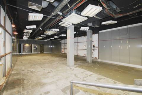 Loja comercial com 230m2 no centro da Malveira, em Mafra