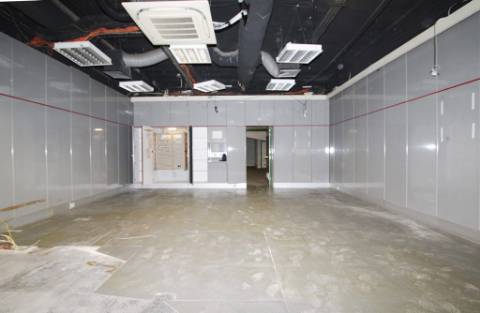 Loja comercial com 230m2 no centro da Malveira, em Mafra