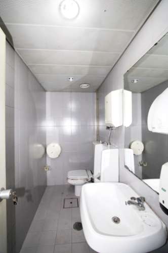 Loja comercial com 230m2 no centro da Malveira, em Mafra