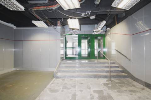 Loja comercial com 230m2 no centro da Malveira, em Mafra