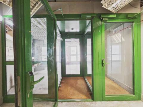 Loja comercial com 230m2 no centro da Malveira, em Mafra