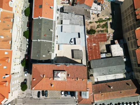 Loja comercial com 230m2 no centro da Malveira, em Mafra