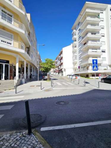 Loja comercial com 230m2 no centro da Malveira, em Mafra