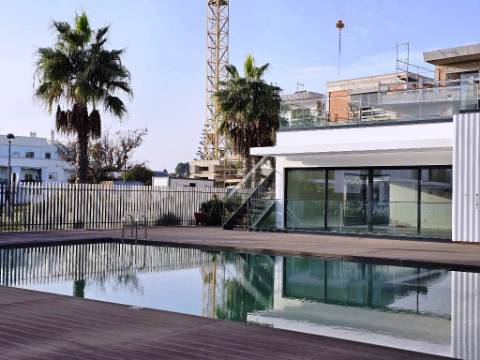 Novo apartamento T2 em condomínio com piscina, junto Ria Formosa, em Cabanas de Tavira, Algarve.