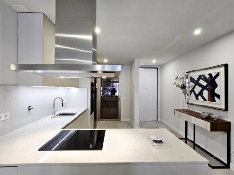 Novo apartamento T2 em condomínio com piscina, junto Ria Formosa, em Cabanas de Tavira, Algarve.