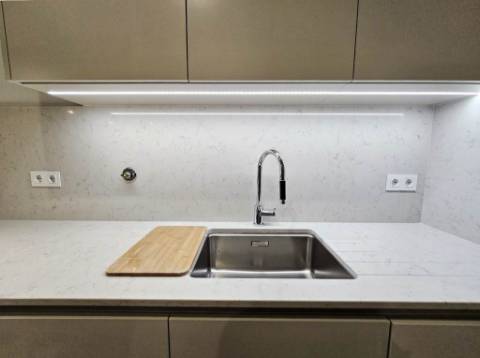 Novo apartamento T2 em condomínio com piscina, junto Ria Formosa, em Cabanas de Tavira, Algarve.