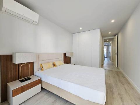 Novo apartamento T2 em condomínio com piscina, junto Ria Formosa, em Cabanas de Tavira, Algarve.