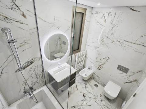 Novo apartamento T2 em condomínio com piscina, junto Ria Formosa, em Cabanas de Tavira, Algarve.